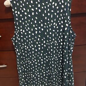 Women’s sleeveless top. Forest green w white and blue. Hawthorn 2X.